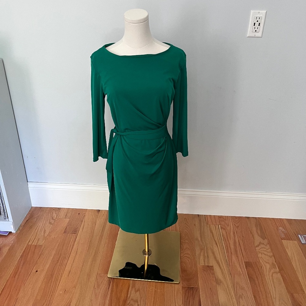 Chetta B Dress Size 6 Green Knee Length Long Sleeved Ruched Formal Office wear